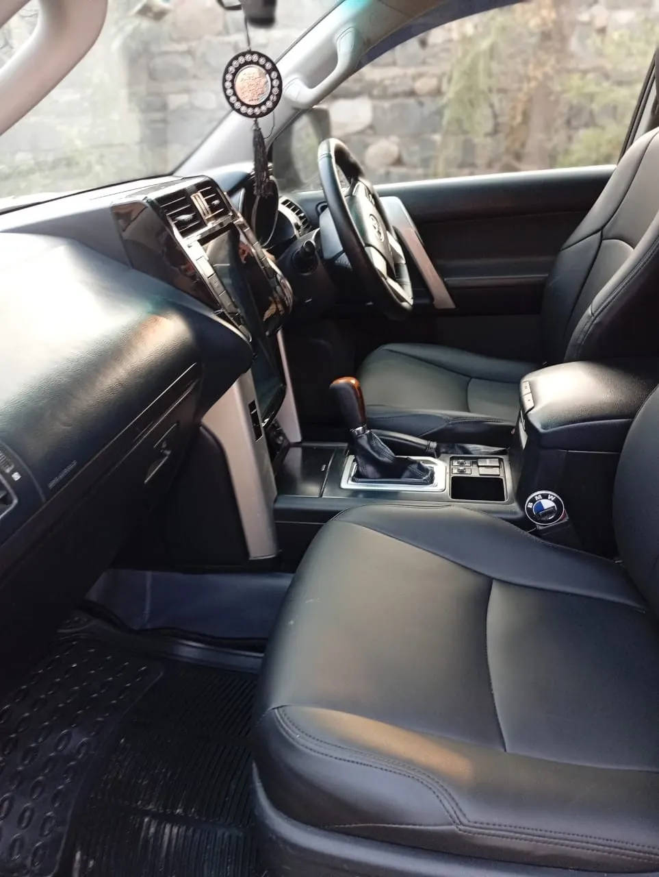 Driver and front passenger area of a Toyota Prado